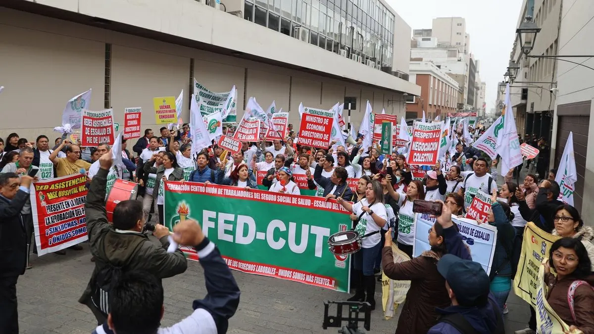 Trabajadores de EsSalud anuncian paro nacional desde el diez de octubre