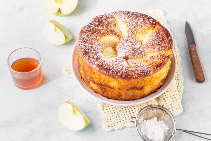 Prepara este clásico de la repostería casera y disfruta de un delicioso queque de manzana con tu familia o amigos.