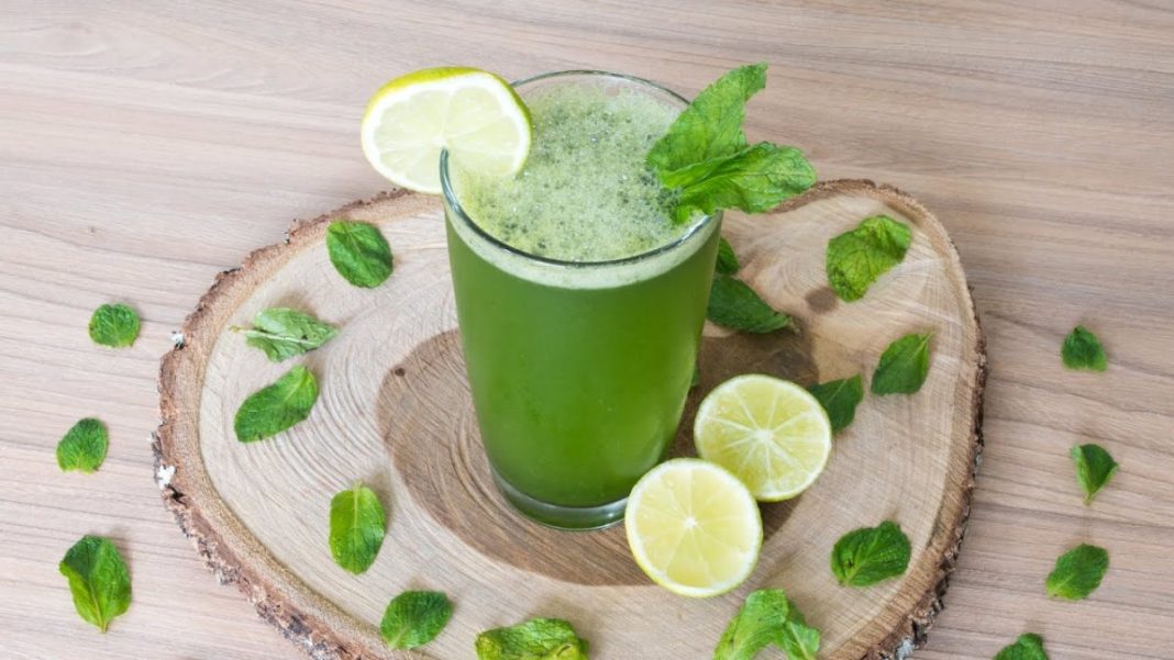 Esta receta de limonada de hierba buena ha llegado para refrescarte el día. ¡Toma nota y disfrútala con tu familia!