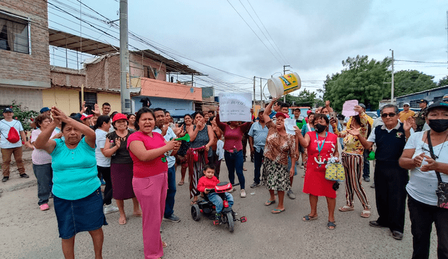 Moradores de dos asentamientos humanos reclaman por la falta de agua en sus zonas