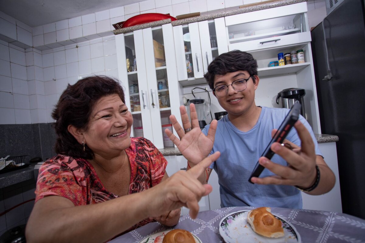 Erestel - el 91.9 % de hogares peruanos cuenta con teléfonos inteligentes o smartphones