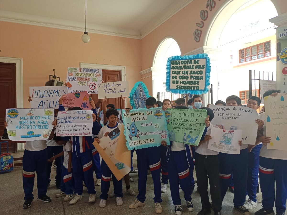 Más de cien alumnos abandonan las clases ante falta de agua en el colegio Ignacio Sánchez.