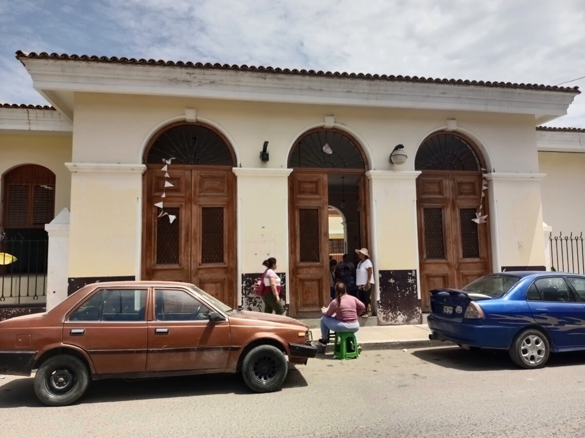 Más de cien alumnos abandonan las clases ante falta de agua en el colegio Ignacio Sánchez.