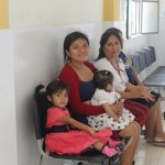 Entregan bancas de espera a centro de salud de La Tortuga