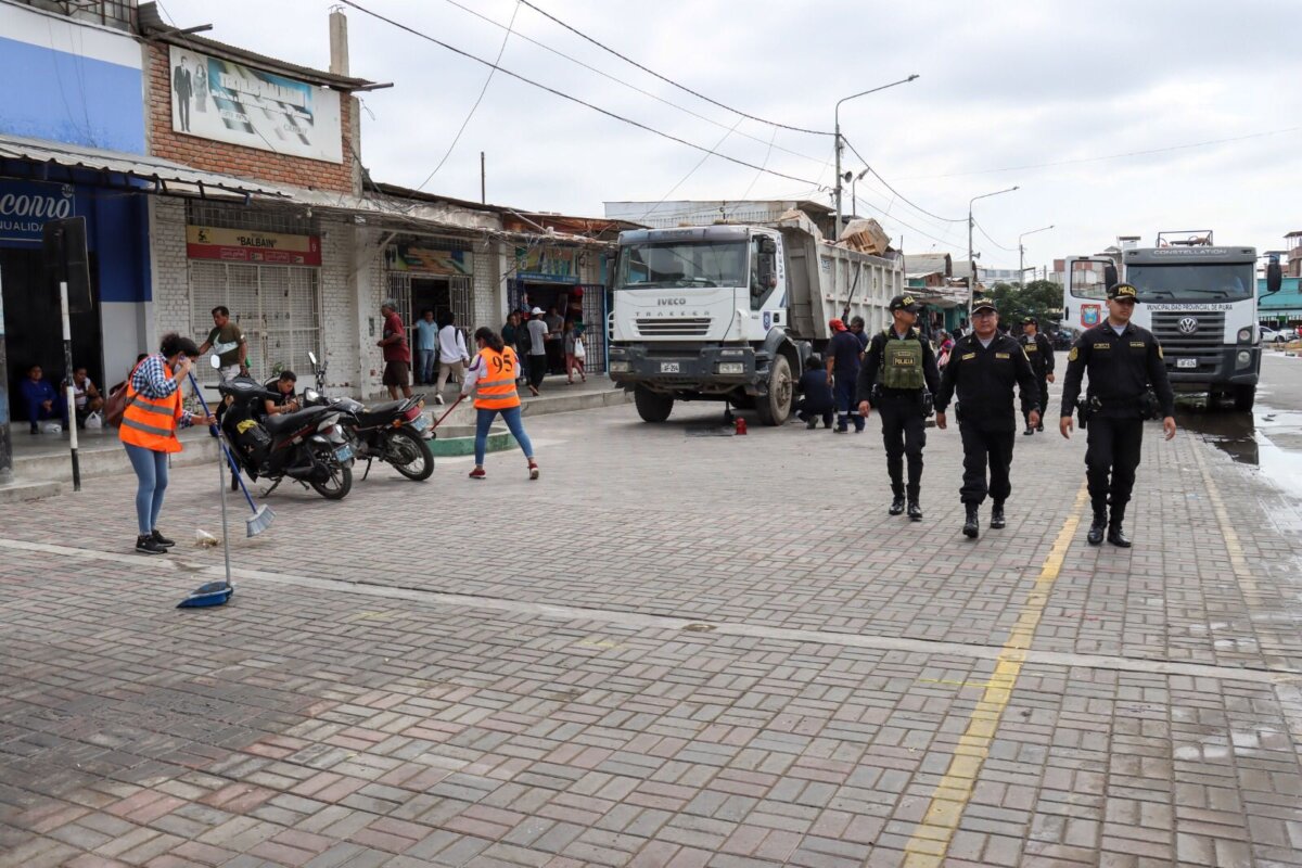 Comuna de Piura retira a 400 ambulantes que ocupaban espacios públicos.