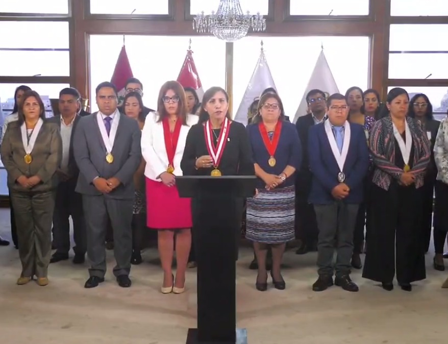 Fiscal de la Nación descarta renuncia y anuncia denuncia constitucional contra Dina Boluarte y Alberto Otárola.