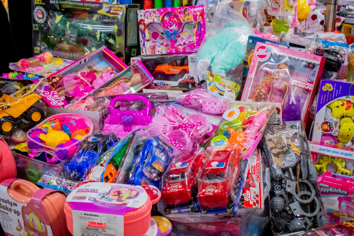 Navidad 2023: comerciantes ofrecen novedades en decoraciones y juguetes en el Complejo de Mercados de Piura