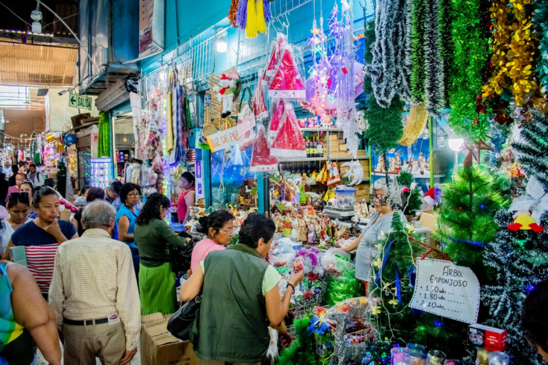 Navidad 2023: comerciantes ofrecen novedades en decoraciones y juguetes en el Complejo de Mercados de Piura