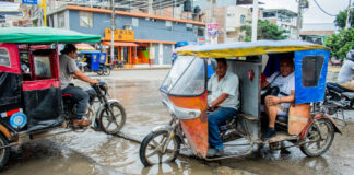 Tubería expuesta del drenaje pluvial de Ignacio Merino genera malestar en los conductores
