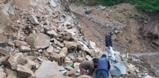 Huancabamba: Deslizamiento de tierra bloquea paso en carretera a Canchaque