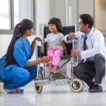 Padres de niños con discapacidad podrán pedir licencia para asistencia médica o terapias
