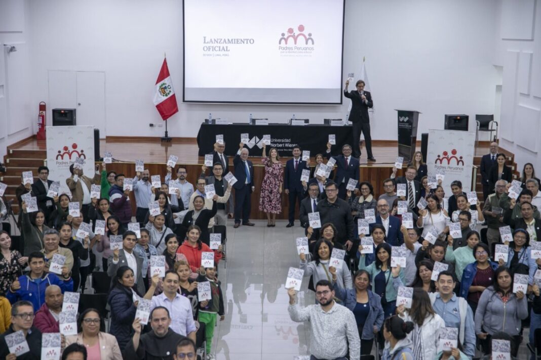 Nace plataforma Padres Peruanos que busca promover la participación proactiva en la educación.