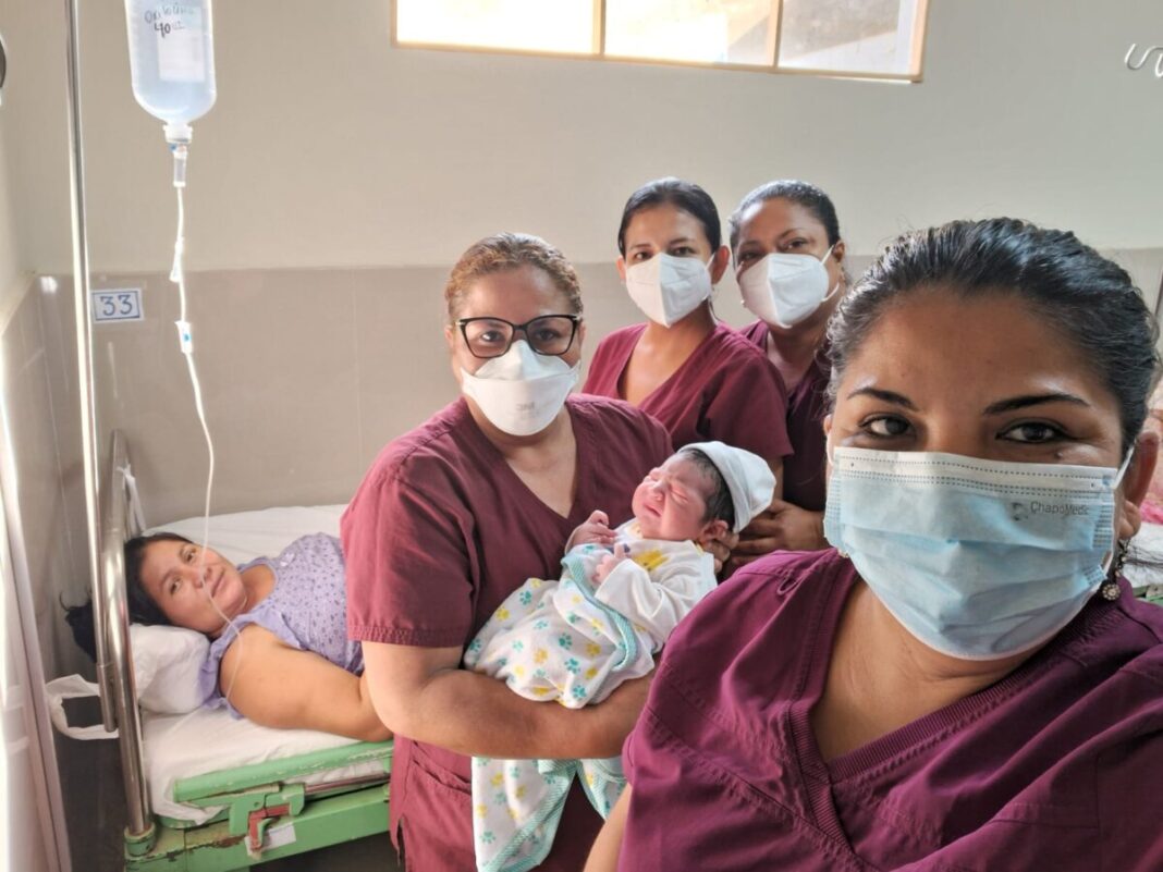 Súper bebé es el primero en nacer esta Navidad en Piura.