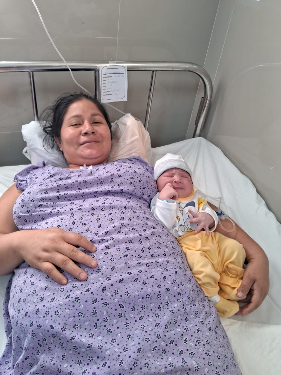 Súper bebé es el primero en nacer esta Navidad en Piura.