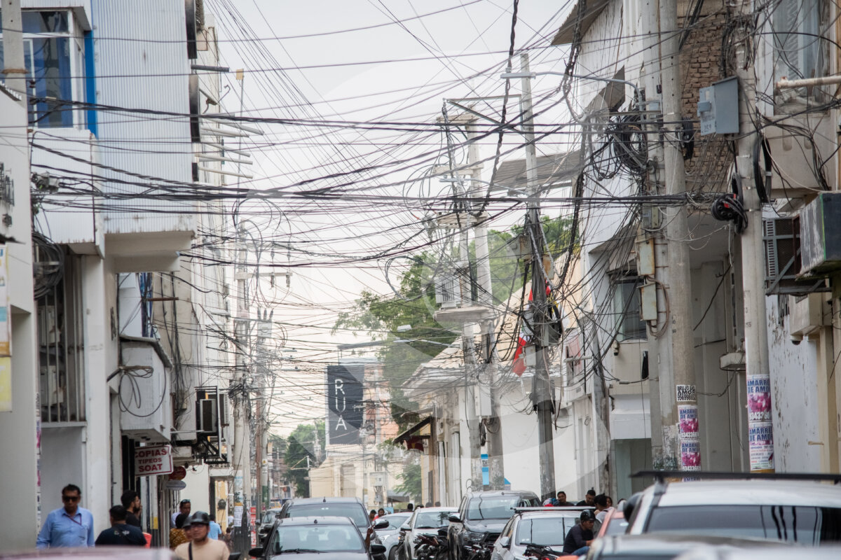 Telarañas de cables en Piura | Foto: Walac Noticias