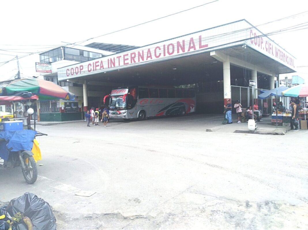 Suspenden servicio de transporte de pasajeros a Ecuador hasta nuevo aviso.