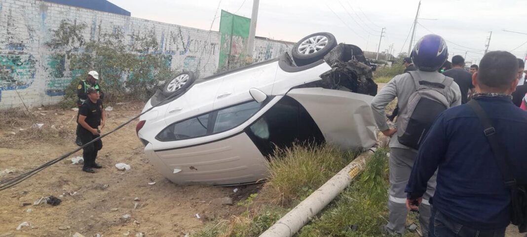 Médico se salva de morir tras accidente de tránsito en la carretera Sullana-Piura