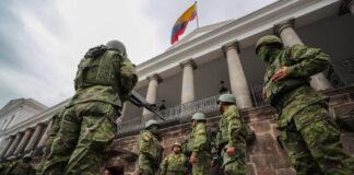 Ejercito ecuatoriano captura a dos terroristas en frontera con Perú