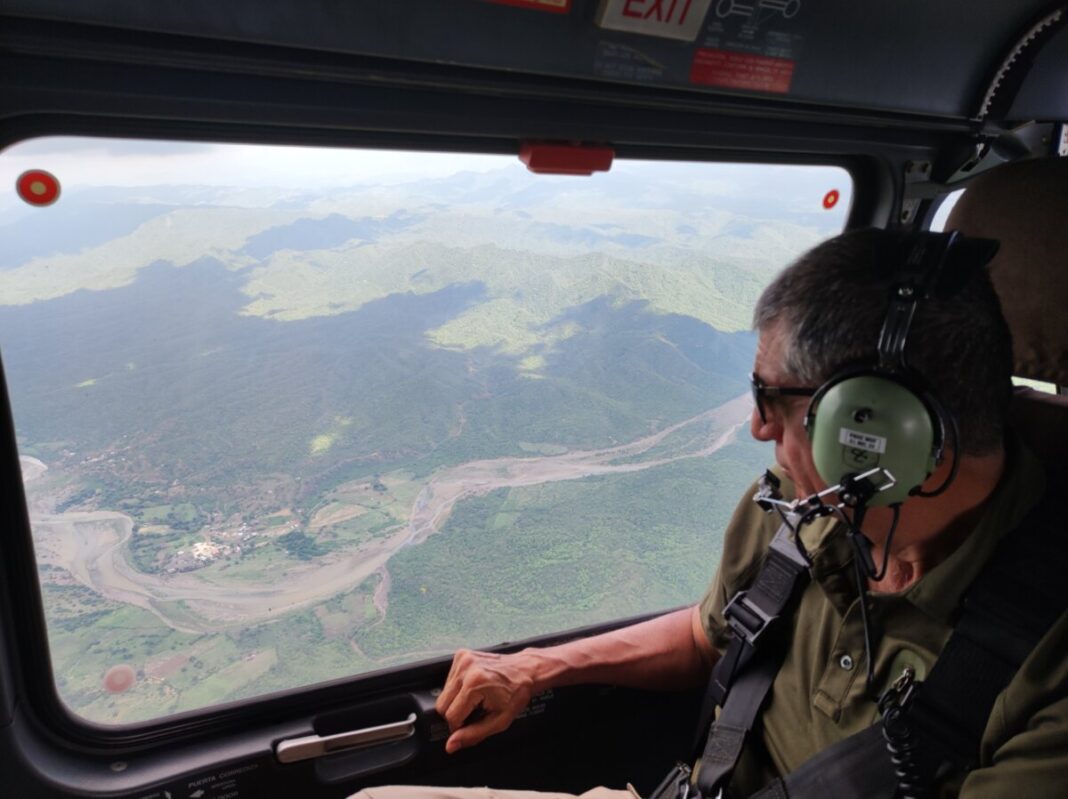 Ministro del Interior sobrevoló zona fronteriza de Piura con Ecuador
