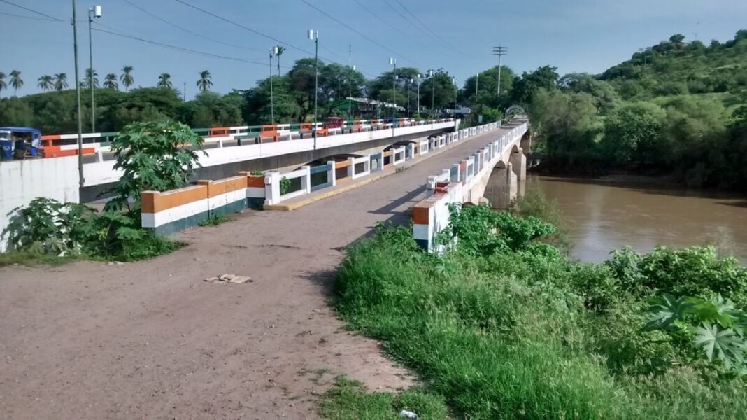 El alcalde Richard Baca pidió apoyo al Gobierno Regional y a los congresistas piuranos para que ayuden a gestionar y presionar por la demolición que requiere el puente antiguo de Ñácara.