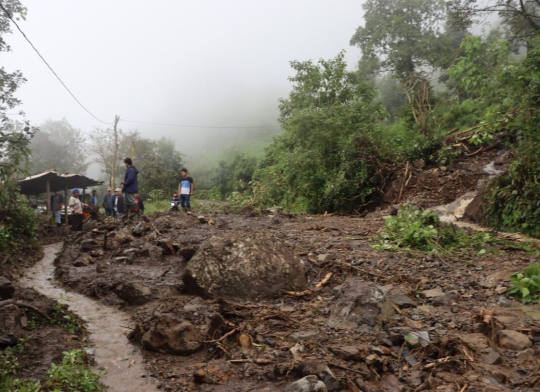 Huancabamba: Fuertes lluvias destruyen pase vehicular en El Faique