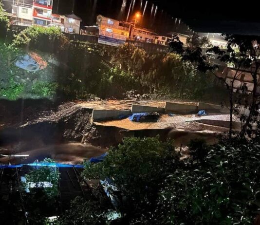 Canchaque: fuertes lluvias activan quebrada Carrizal y población fue evacuada.