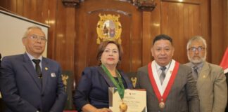 Asociación de Universidades del Perú otorga distinción Rectora Líder a doctora Yolanda Peralta Chávez.