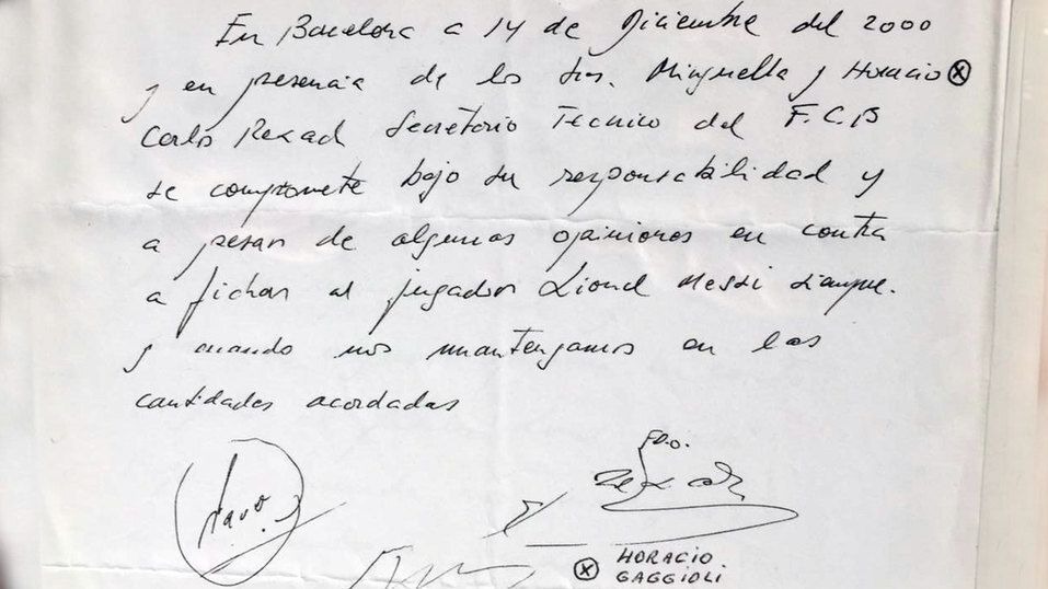 Subastan servilleta que firmó Messi por más de medio millón de euros