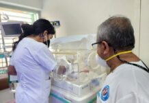 Médicos operan con éxito a bebé prematuro que padecía de hernia diafragmática.