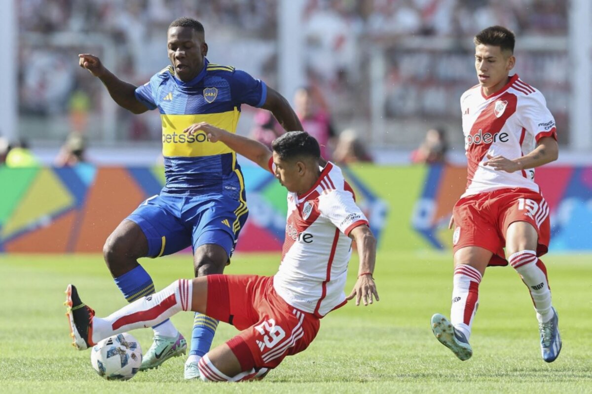 Boca con Luis Advíncula venció a River por 3-2 y es semifinalista de la Copa de la Liga