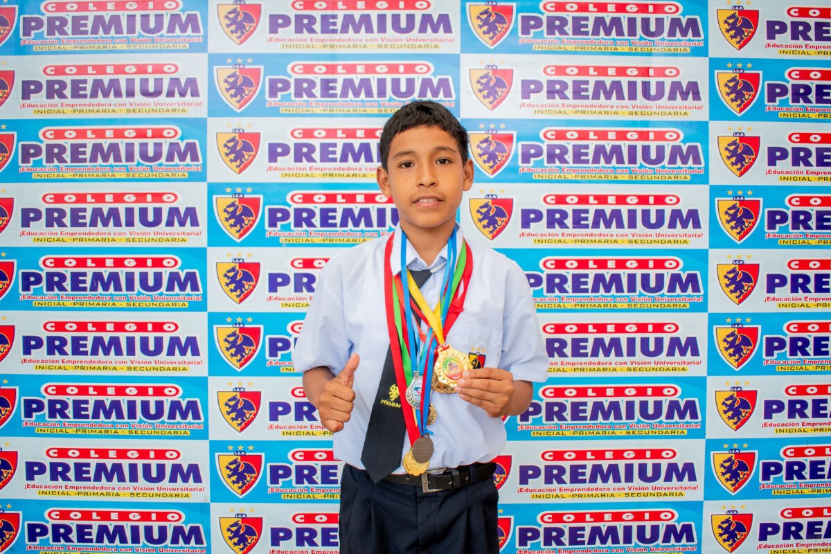 Estudiantes del colegio Premium destacan tras obtener numerosas medallas en distintos deportes