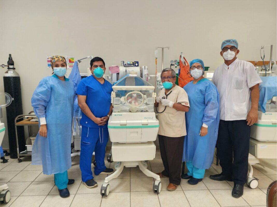 Bebé prematura con malformación intestinal es operada con éxito en hospital Santa Rosa. Foto: HSR.