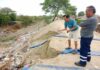Castilla: vertimiento de aguas residuales al río Piura genera erosión el dique izquierdo cuyos trabajos no son recepcionados. Foto: Walac Noticias.