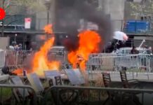 Hombre se prende fuego frente al lugar donde se juzga a Trump