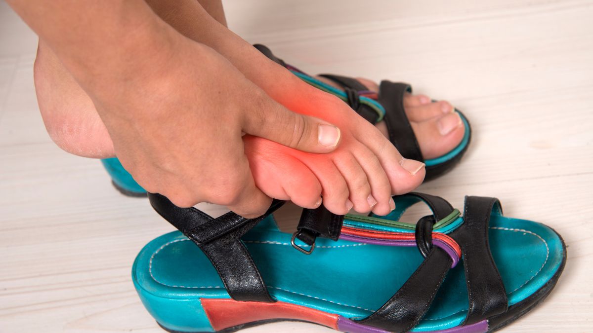 Aprende a suavizar el dolor que te causan los zapatos