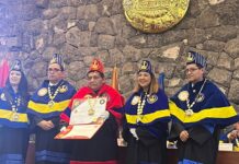 Manuel Coveñas Naquiche recibe el título de “Doctor Honoris Causa”