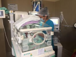 Conoce la historia de un bebé prematuro diagnosticado con gastrosquisis y su traslado hacia un hospital en Sullana para recibir atención especializada.