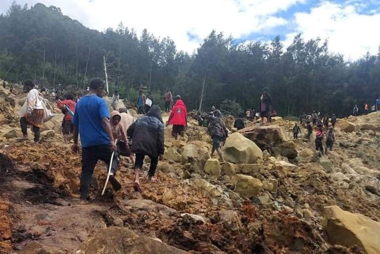 Tragedia en Papú Nueva Guinea: más de 2000 personas fueron sepultadas por un deslizamiento de tierra. Foto: Internet,