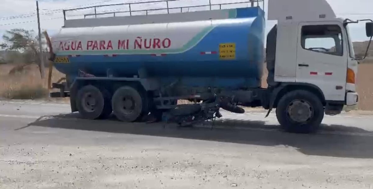 En Los Órganos, Talara, un motociclista de 67 años perdió la vida tras impactar contra un camión cisterna.