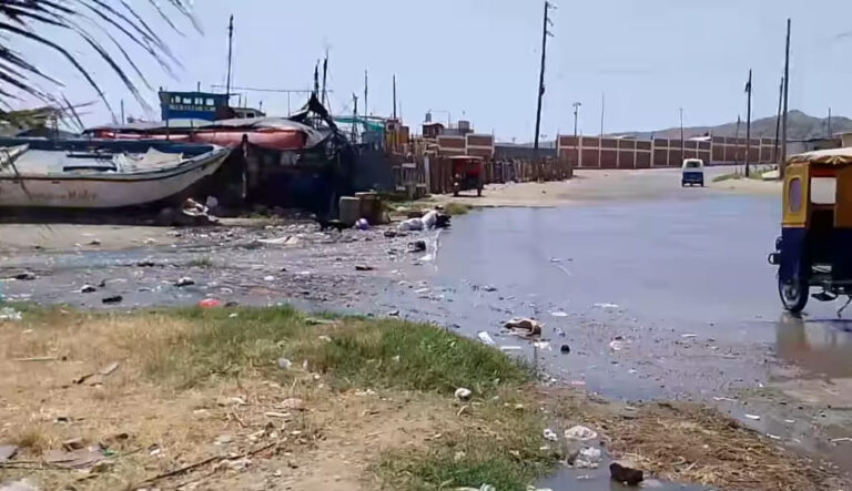 Talara: Vecinos del barrio San Pedro denuncian el vertimiento de aguas servidas al mar