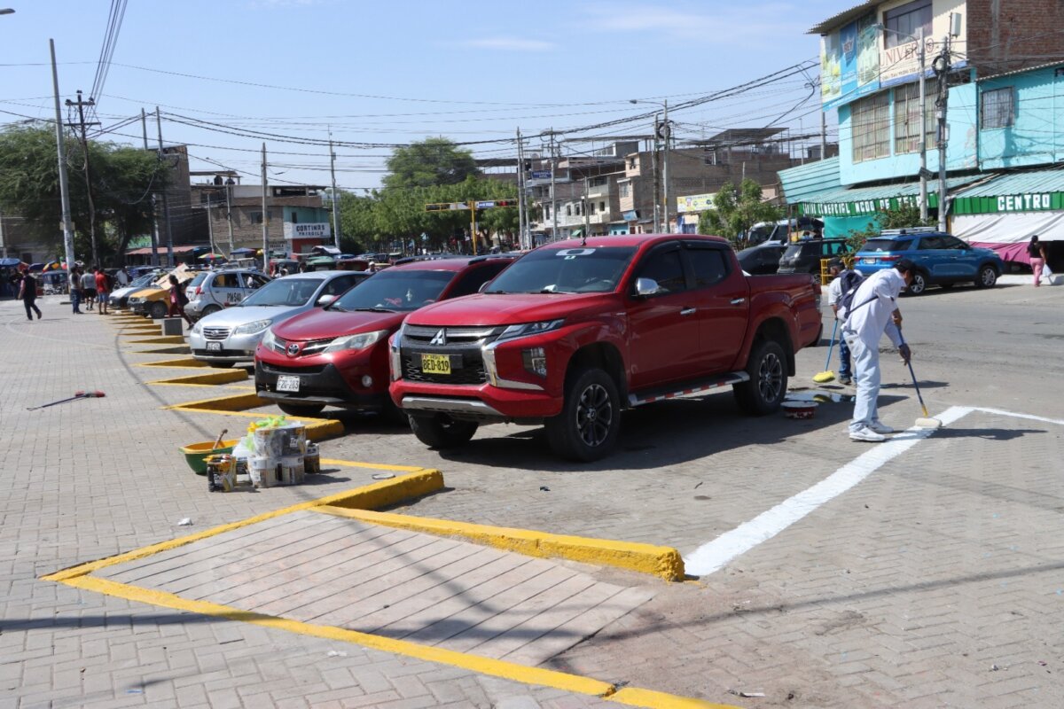 146 espacios para parqueo del boulevard del Complejo de Mercados entran en funcionamiento. Foto: MPP.