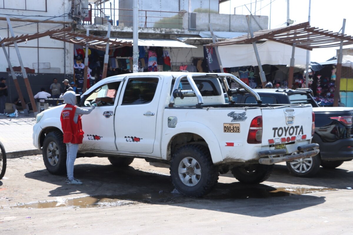 146 espacios para parqueo del boulevard del Complejo de Mercados entran en funcionamiento.