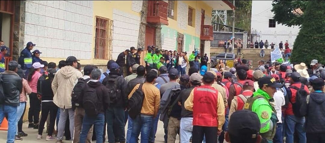 Ayabaca: Vecinos protestaron para exigir la culminación de obras Ayabaca Vecinos protestaron para exigir la culminación de obras