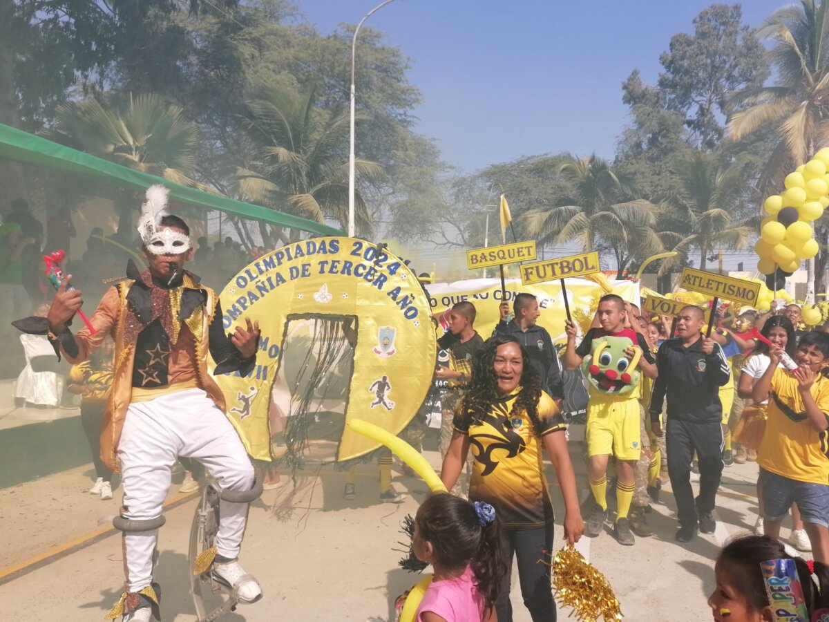 Con algarabía, el colegio celebró la inauguración de las olimpiadas deportivas, como parte de su programa por el 46° aniversario institucional.