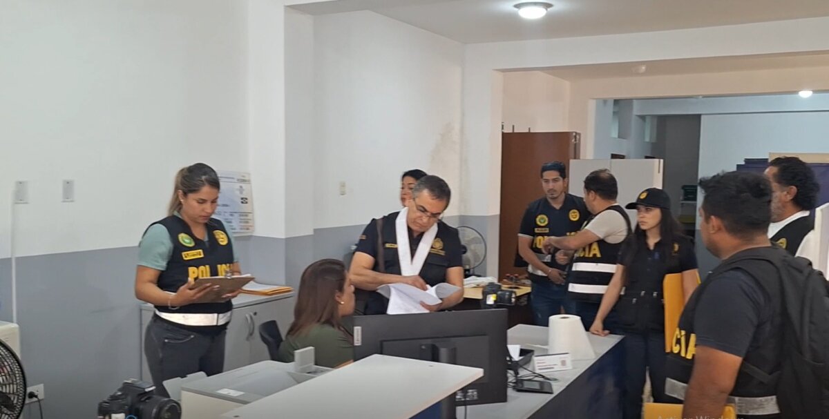 Intervienen a dos trabajadores de la RENIEC presuntamente involucrados en la red criminal “Los Charlis de Morropón” Intervienen a dos trabajadores de la RENIEC presuntamente involucrados en la red criminal “Los Charlis de Morropón”