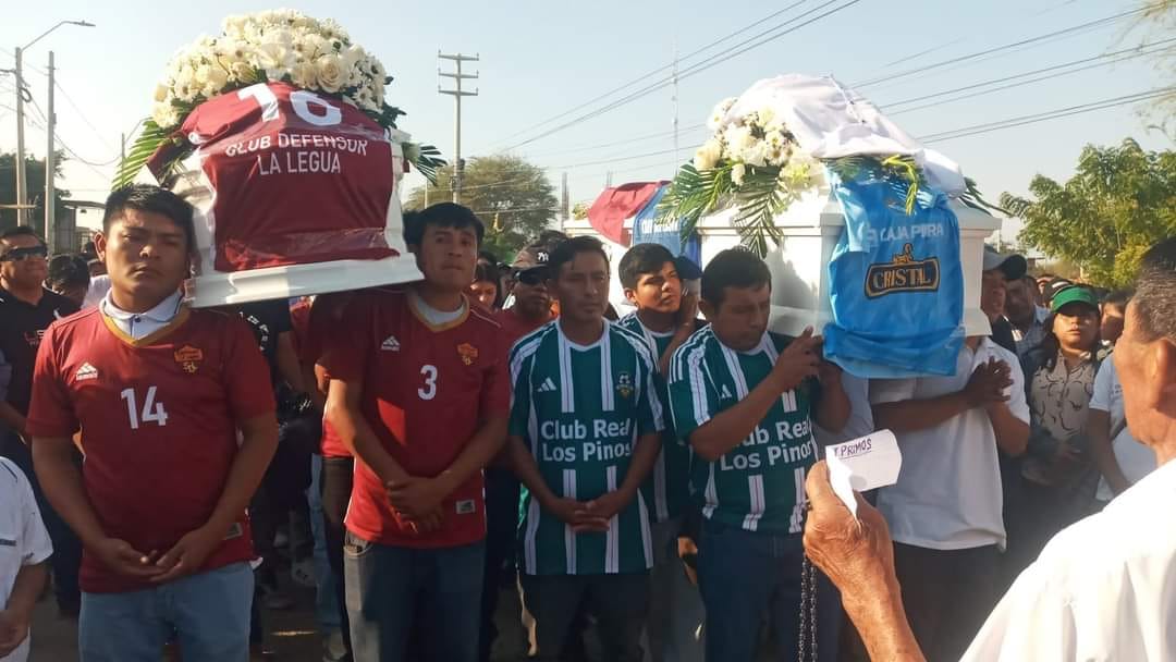 Piura: dan el último adiós a dos jóvenes primos que fallecieron en accidente de tránsito en La Legua Piura: dan el último adiós a dos jóvenes primos que fallecieron en accidente de tránsito en La Legua