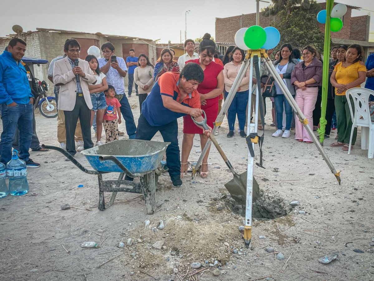 Sechura: Inician la construcción de pistas y veredas en el A.H. Juan Bautista Construcción de pistas y veredas en el A.H. Juan Bautista de Sechura. Inversión de S/ 7 534 801 y plazo de ejecución de 270 días.