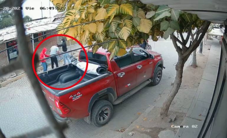 Sullana: Delincuentes disparan y hieren a padre de familia en el A.H. Zapata Silva Sullana Delincuentes disparan y hieren a padre de familia en el A.H. Zapata Silva