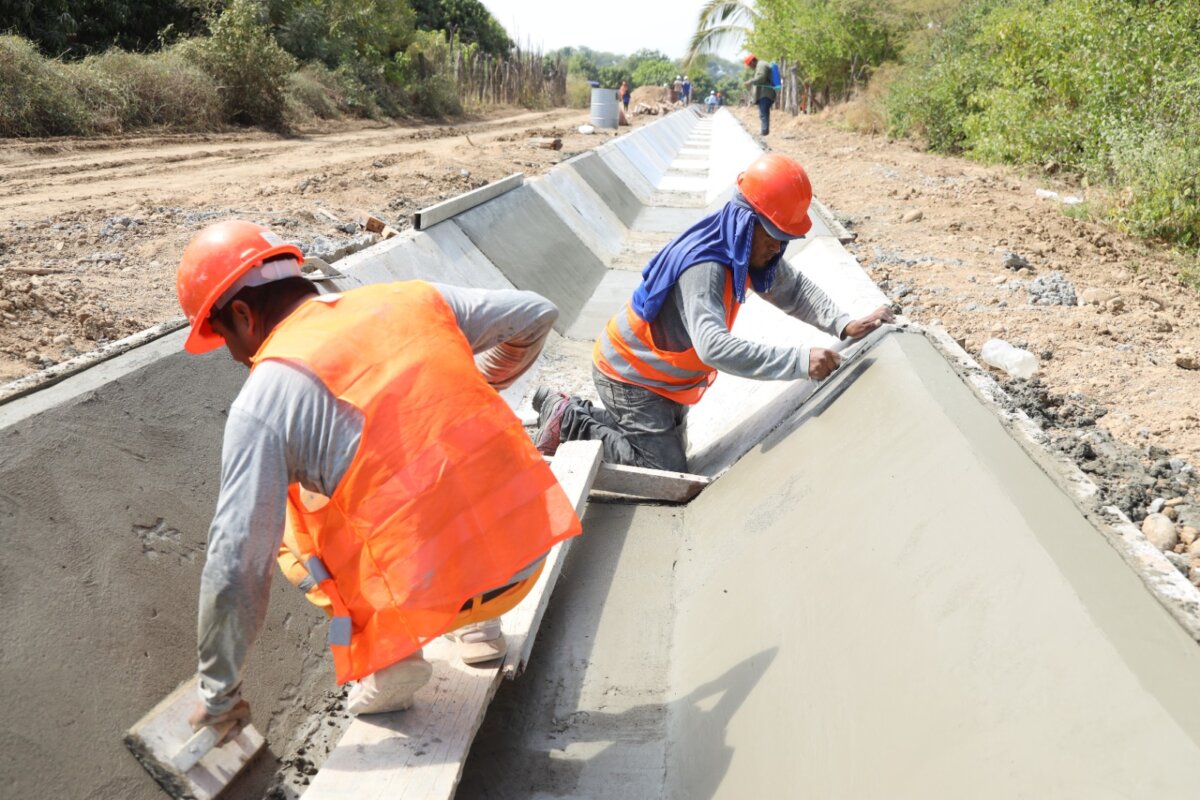 Tambogrande: mejoran sistema de riego del canal T-28 en beneficio de los agricultores de la zona Tambogrande: mejoran sistema de riego del canal T-28 en beneficio de los agricultores de la zona