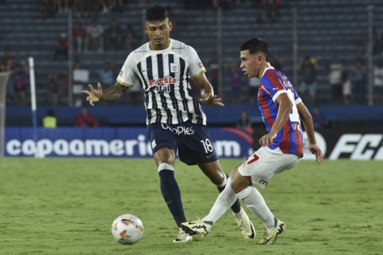 Alianza Lima envía a Jeriel de Santis a España y busca nuevo técnico